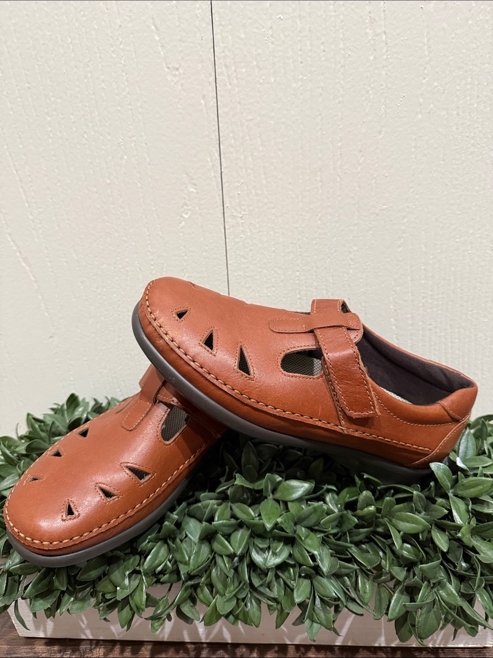 SAS Women's Roamer Slip-On Loafers in the "Chestnut" brown Size 7 NWOT